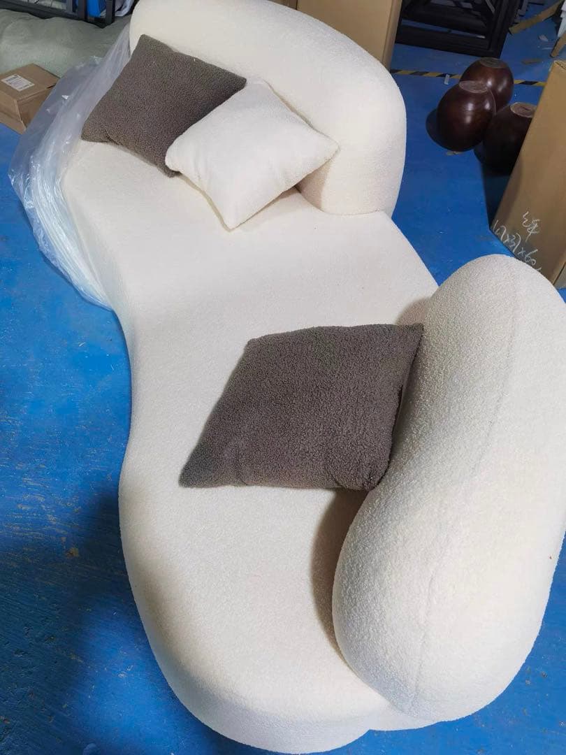 ホワイトファブリックソファ 曲線デザイン