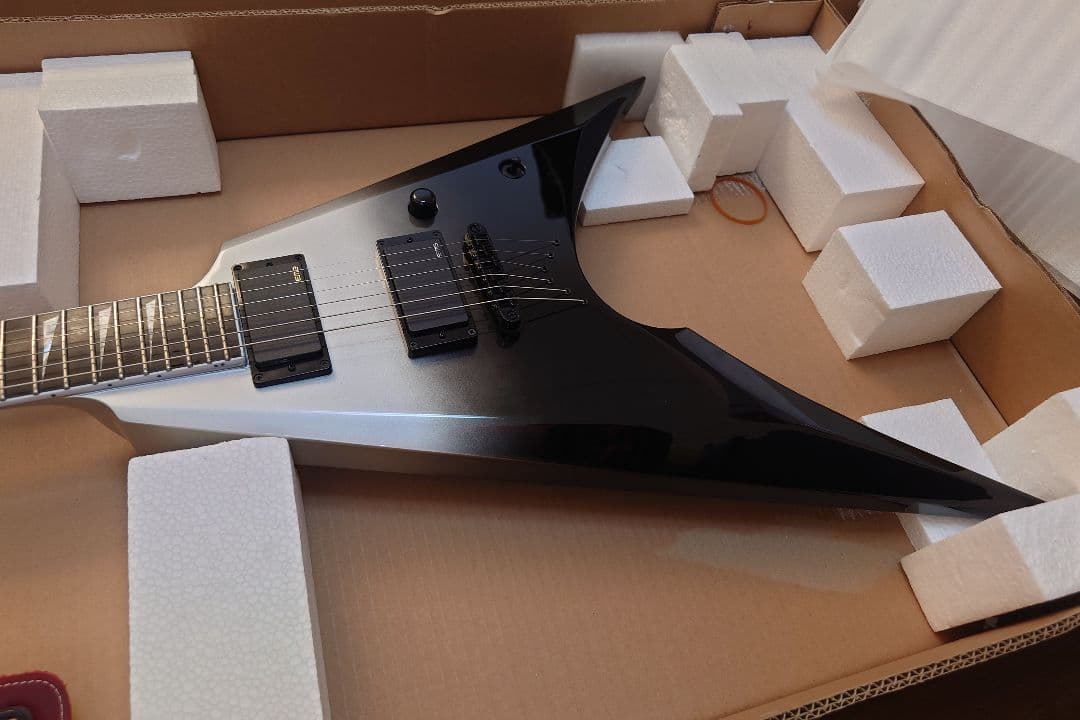 ESP EII E-II ARROW NTブラック×シルバー EMG 85 81 - メルカリ