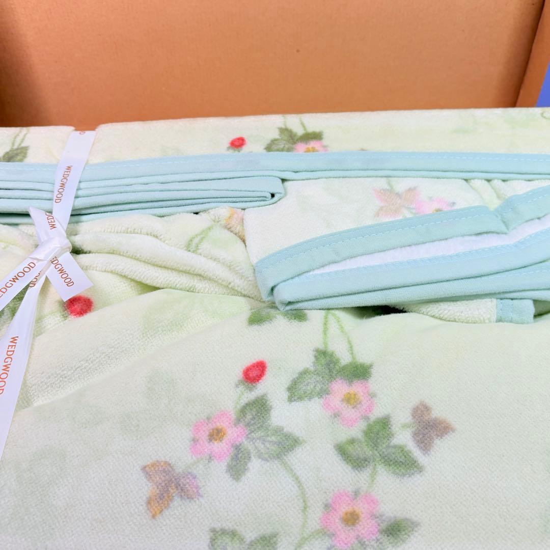  ウェッジウッド　綿毛布　ワイルドストロベリー　グリーン