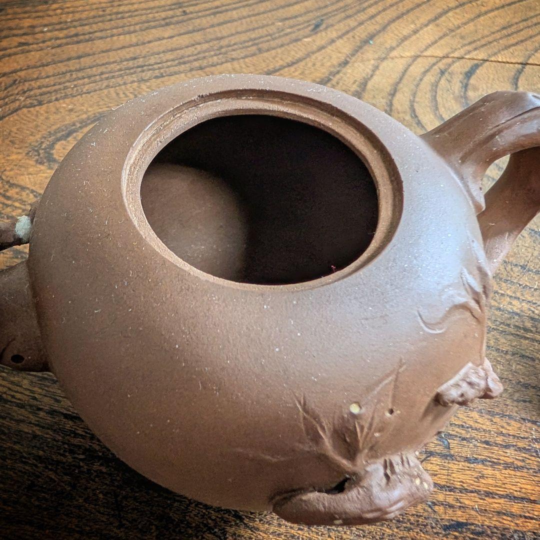 中国茶器 紫砂壺 急須 リスと葡萄 彫刻 茶道具 宜興紫砂 蓋欠けあり 急須