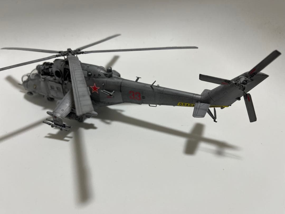ズベズダ 1/72 ソ連軍 ミル Mi-24V/VP ハインドE 攻撃ヘリ