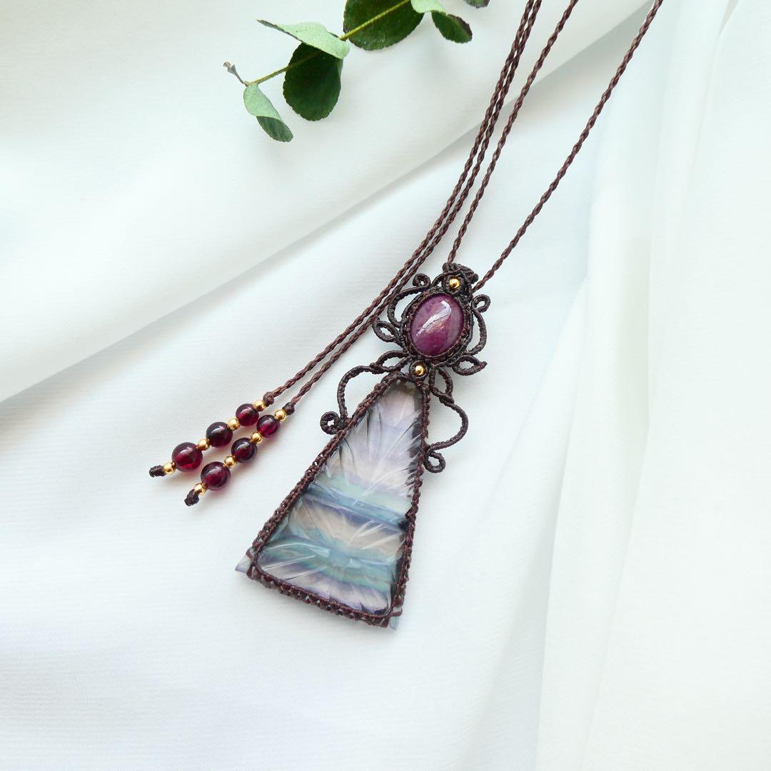 彫刻フローライト・ルビーのマクラメネックレス