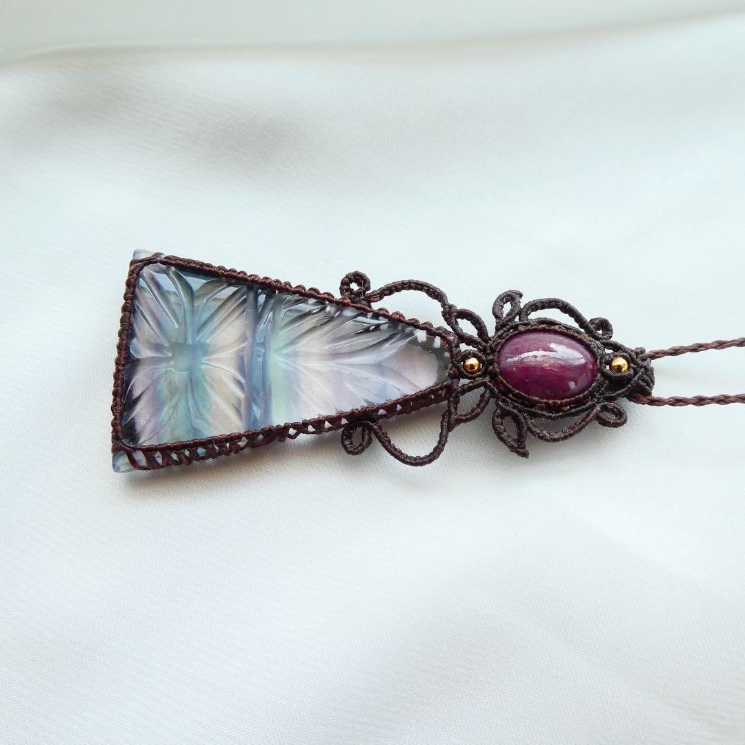 彫刻フローライト・ルビーのマクラメネックレス