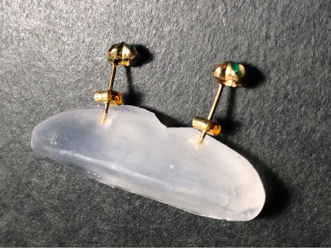 K18 計0.7g エメラルド　フラワーデザイン　ピアス