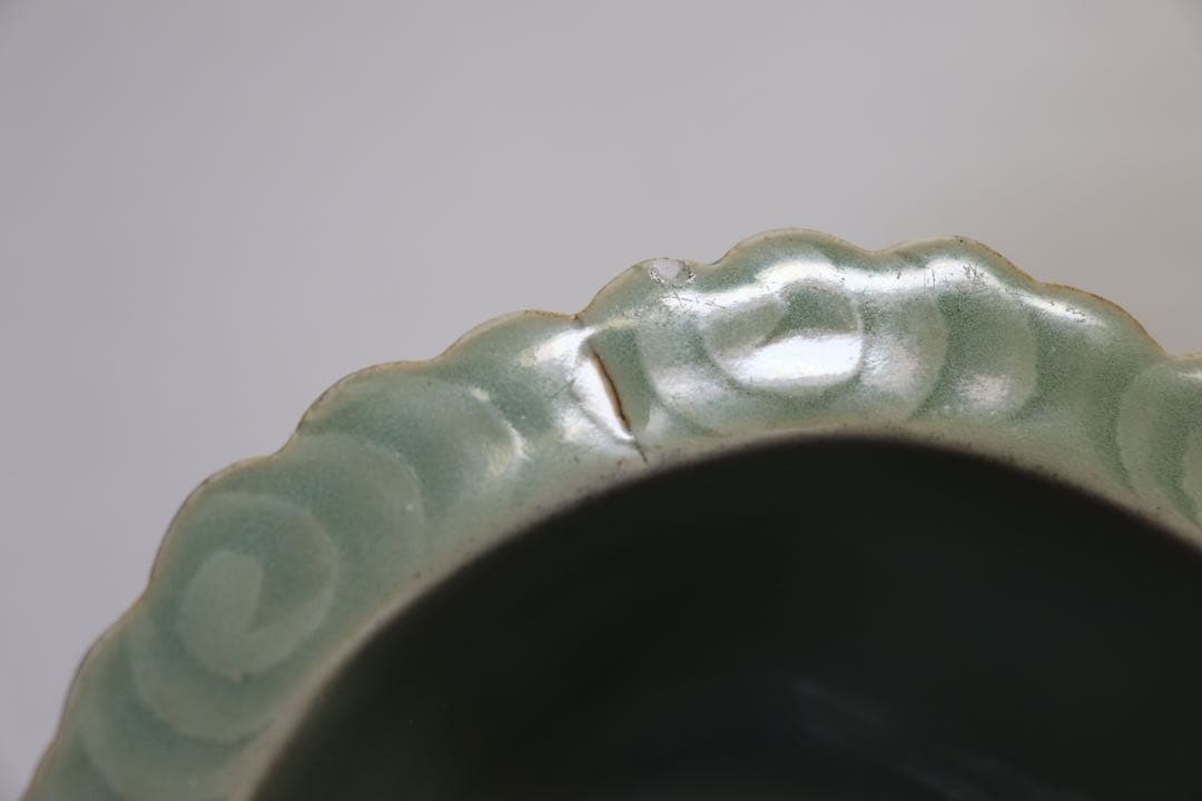 中国　青磁　花口鉢　アンティーク　送料込み0512