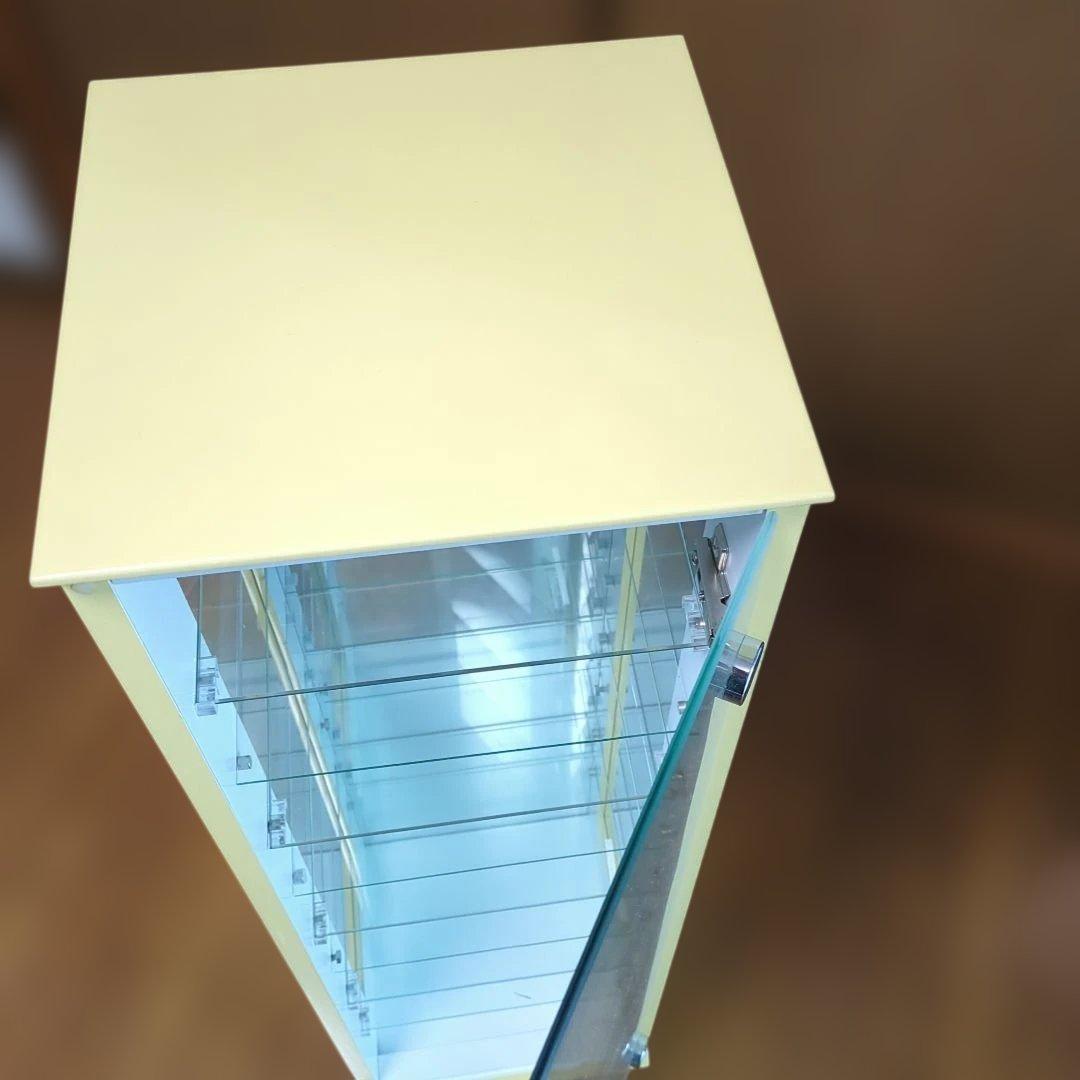 8棚板付きショーケース