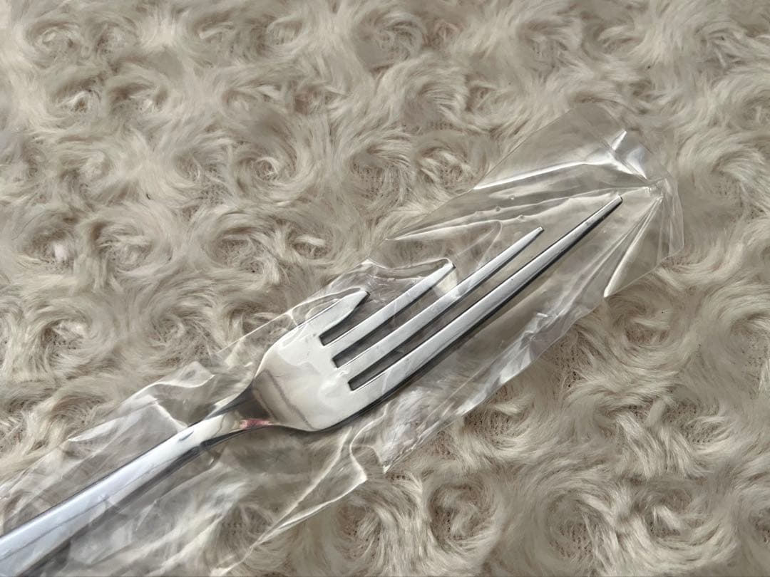 福田繁雄　カトラリー　福田繁雄デザインフォーク“相棒のナイフに切られたフォーク”