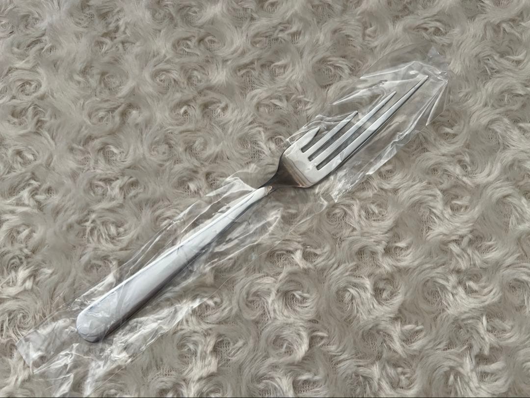 福田繁雄　カトラリー　福田繁雄デザインフォーク“相棒のナイフに切られたフォーク”