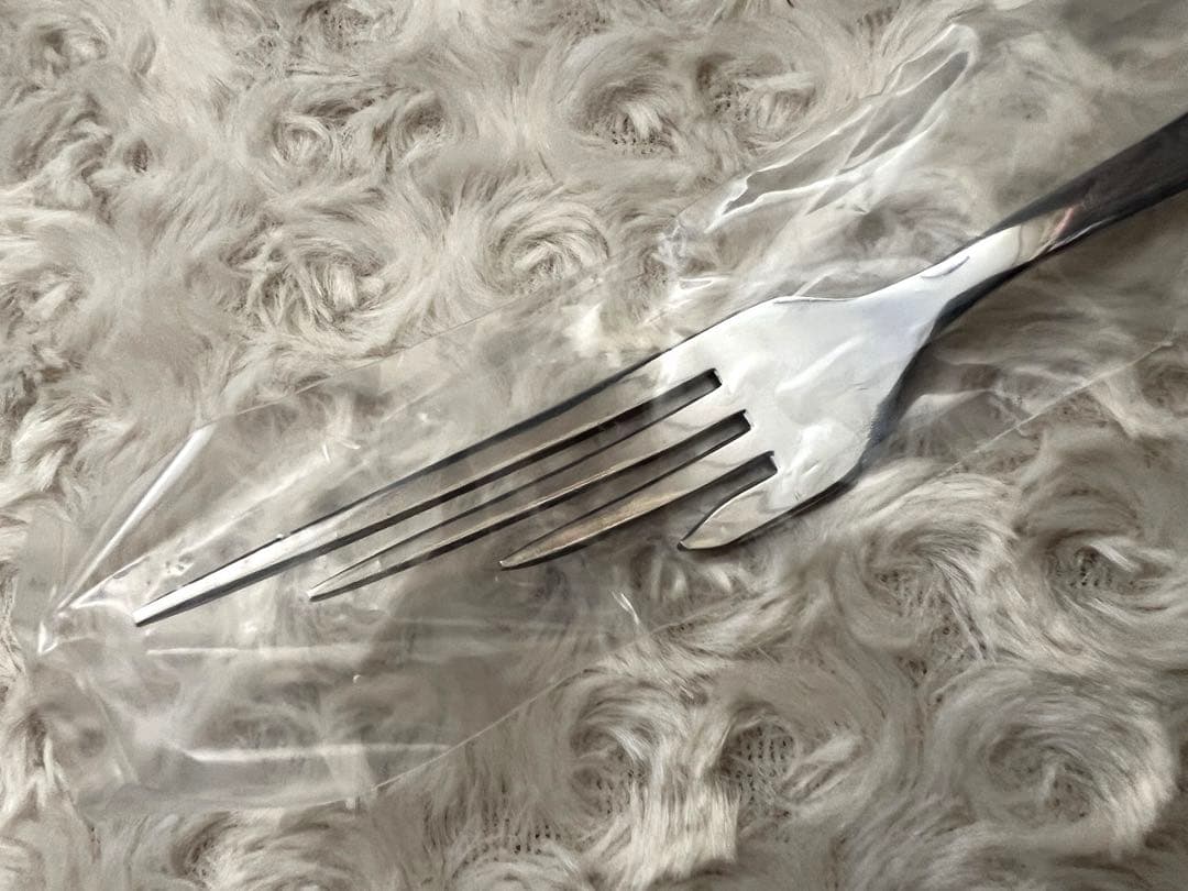 福田繁雄　カトラリー　福田繁雄デザインフォーク“相棒のナイフに切られたフォーク”