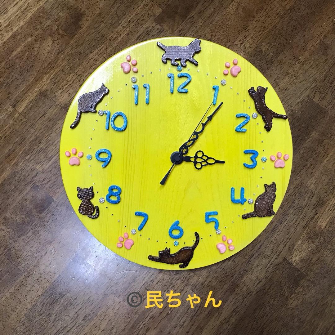 ハンドメイド　掛時計　かわいい　猫　木製　カラフル　ねこ電波時計　T-309