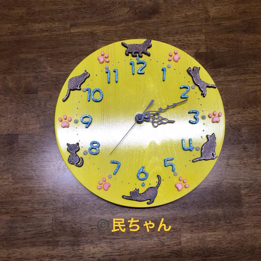 ハンドメイド　掛時計　かわいい　猫　木製　カラフル　ねこ電波時計　T-309