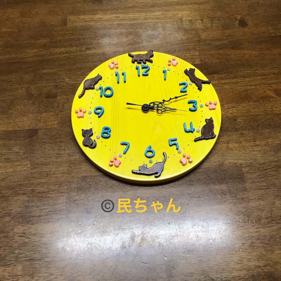 ハンドメイド　掛時計　かわいい　猫　木製　カラフル　ねこ電波時計　T-309