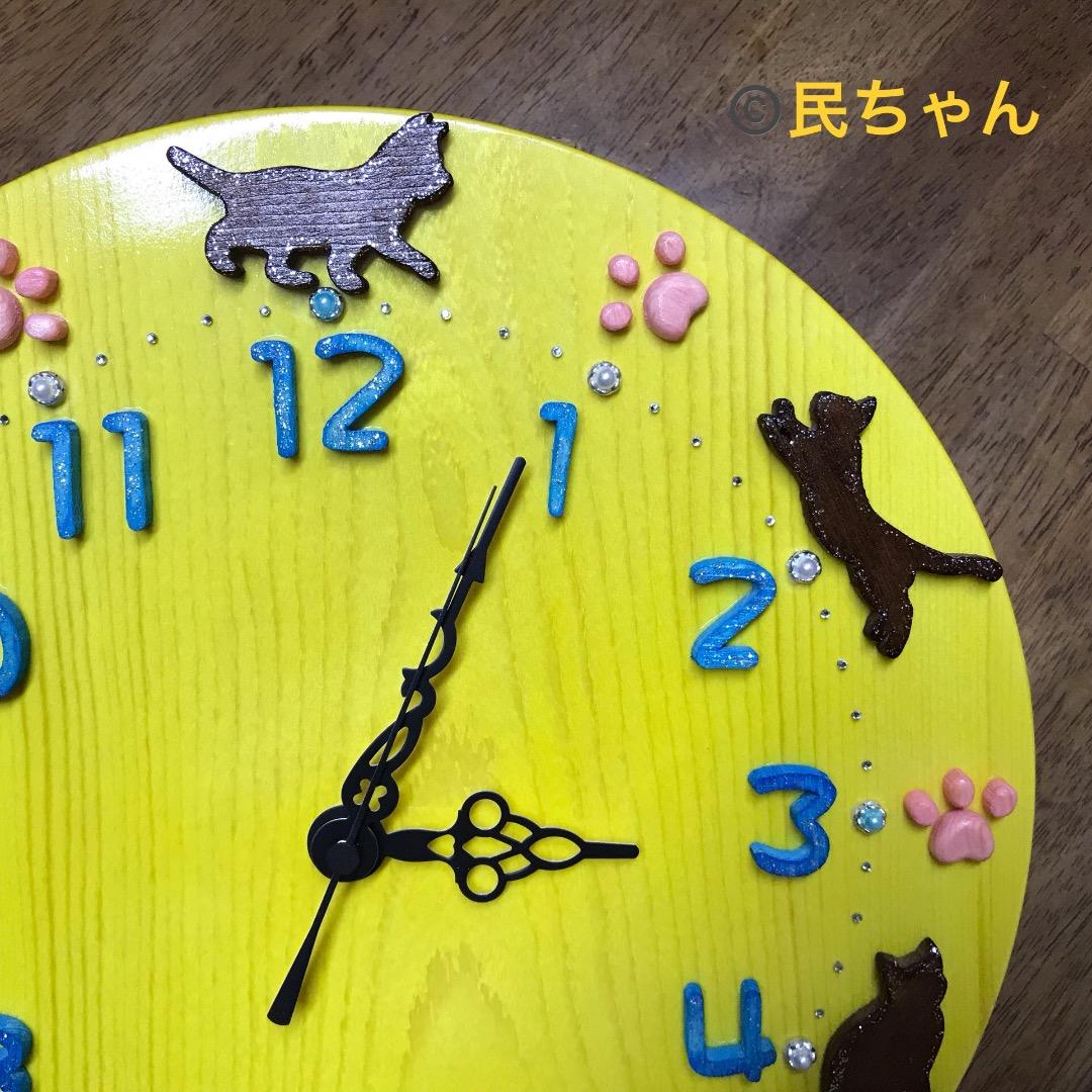 ハンドメイド　掛時計　かわいい　猫　木製　カラフル　ねこ電波時計　T-309