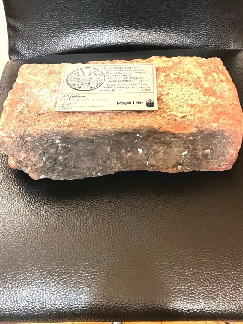 ビートルズ キャヴァーンクラブ LIVEハウス 解体レンガ5000分の1