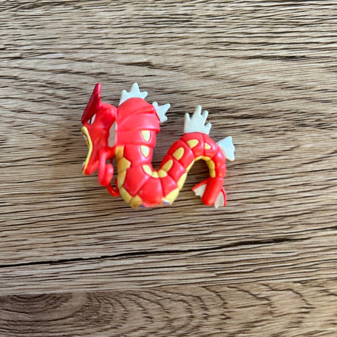 初期】モンコレ 赤いギャラドス - メルカリ