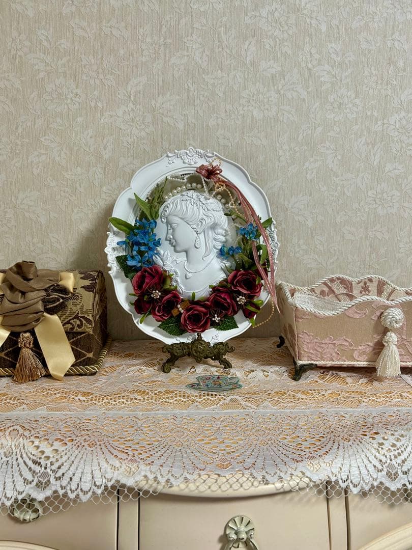 装飾プレート 女性の肖像 花飾り付き　母の日　贈り物