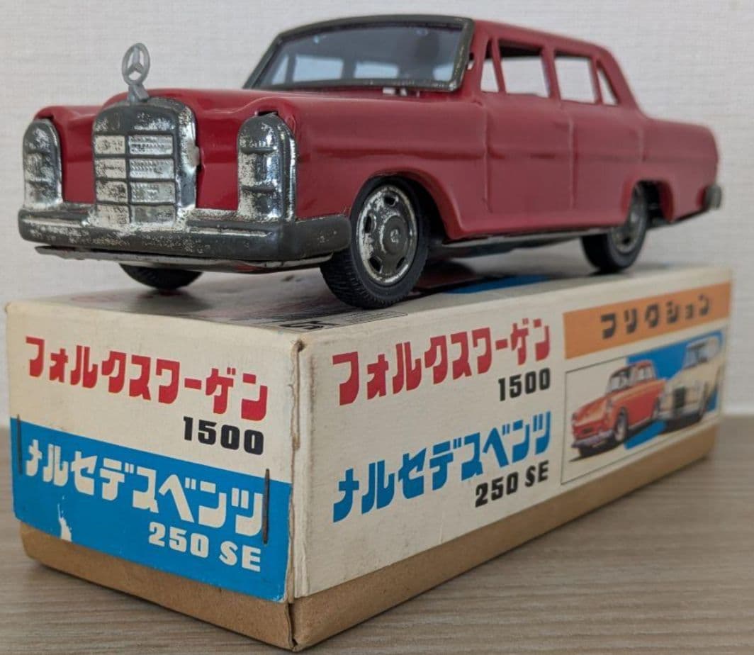 1960年代「メルセデス ベンツ250SE」ブリキカー 箱付き - メルカリ