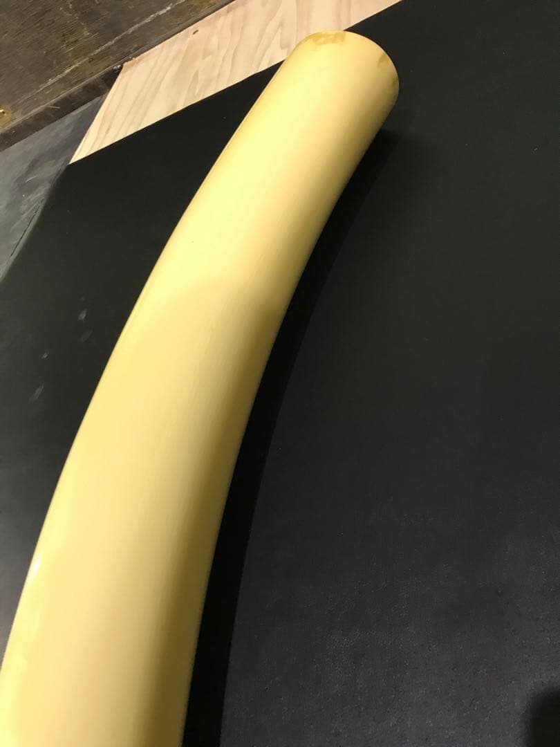 象牙風置物 レプリカ 練り物　オブジェ 一本牙 全長100cm
