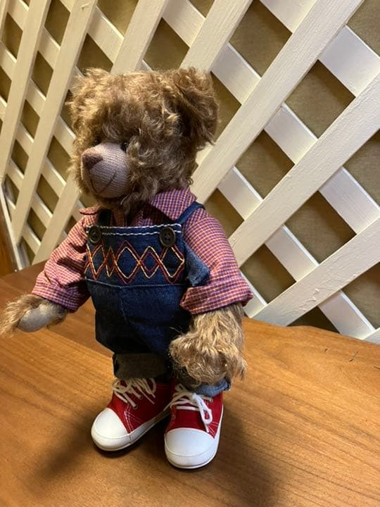 オーバーオールを着たアメリカンなベア