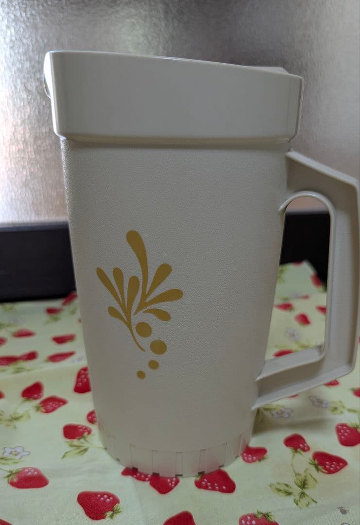 赤字値下げ！クリーム色の大容量ピッチャー