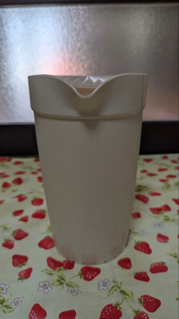 赤字値下げ！クリーム色の大容量ピッチャー