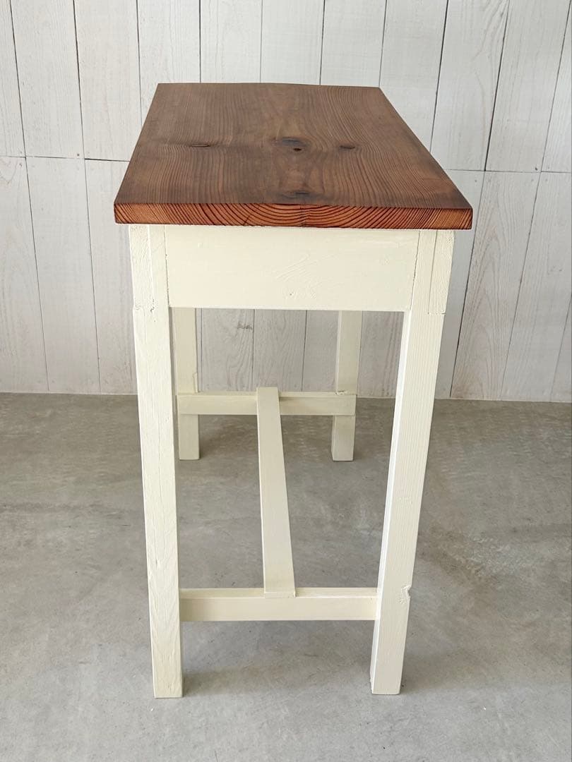 古材のテーブル