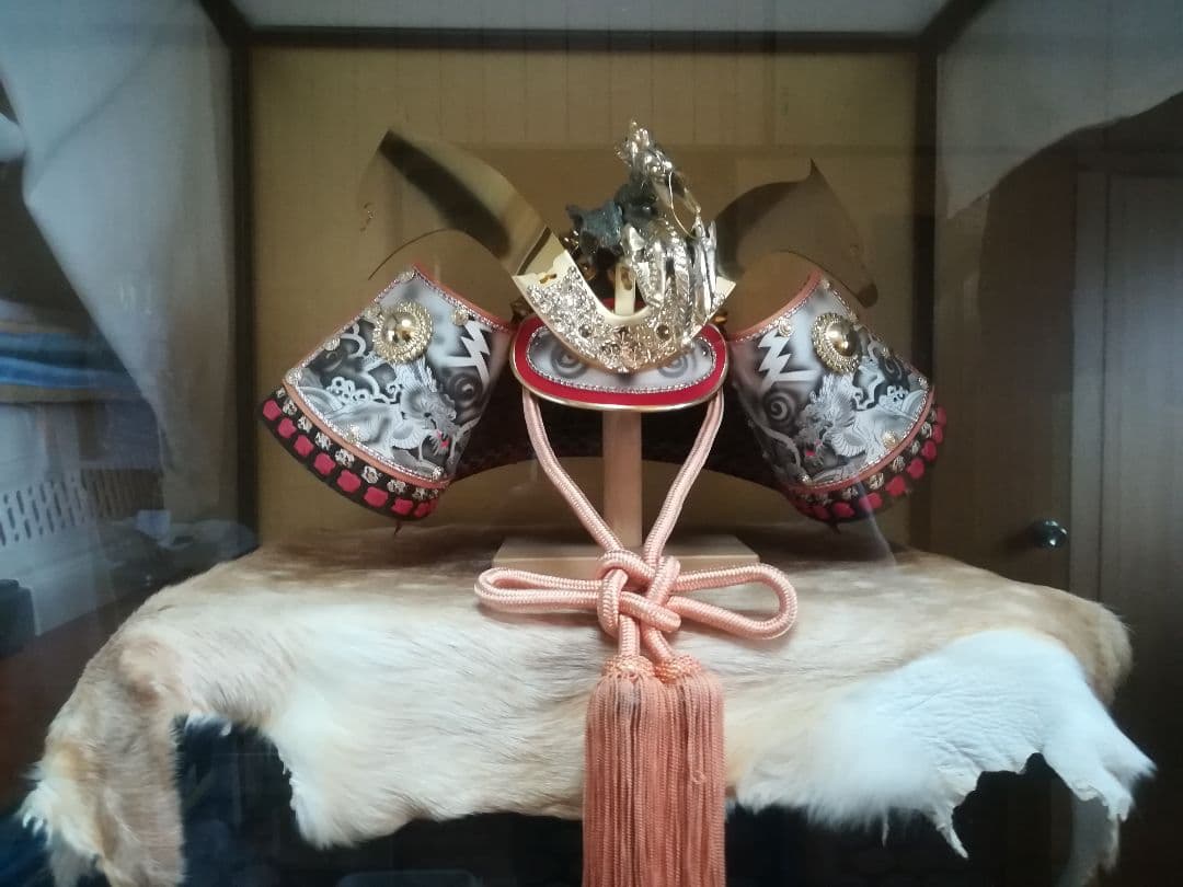 五月人形兜飾りガラスケース入り