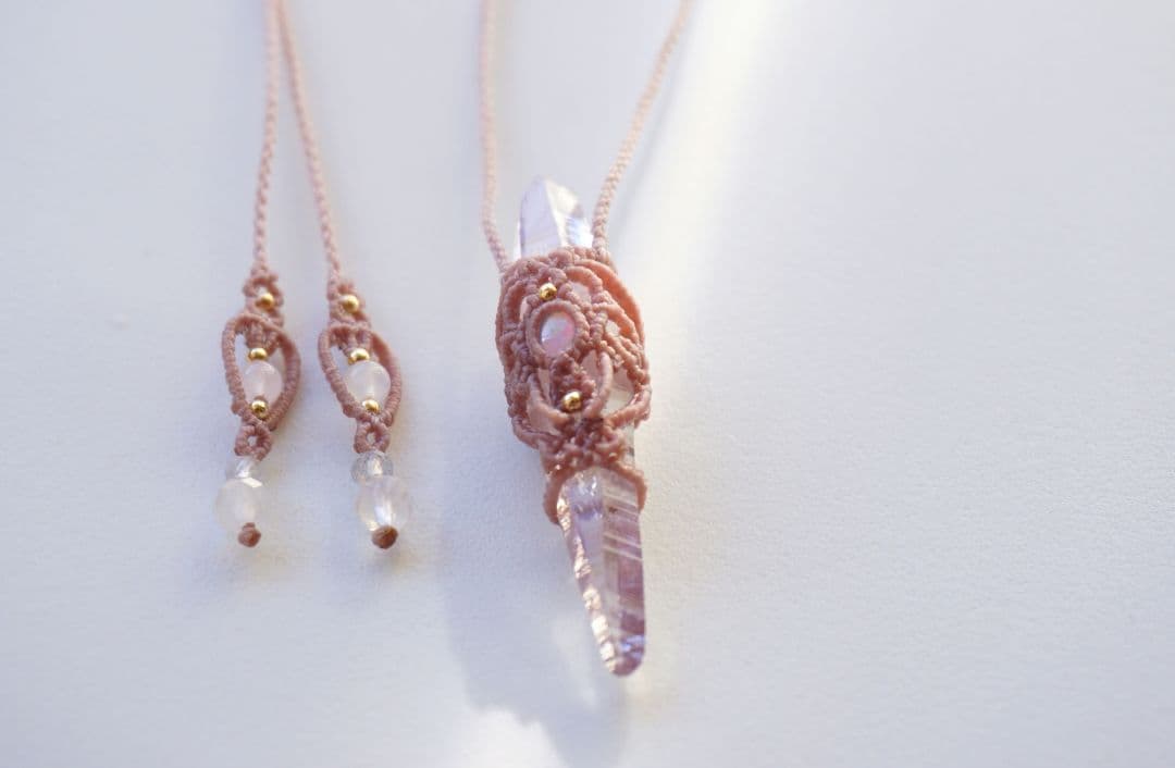 両剣ベラクルスアメジストポイント　エチオピア産オパール　マクラメ　ネックレス