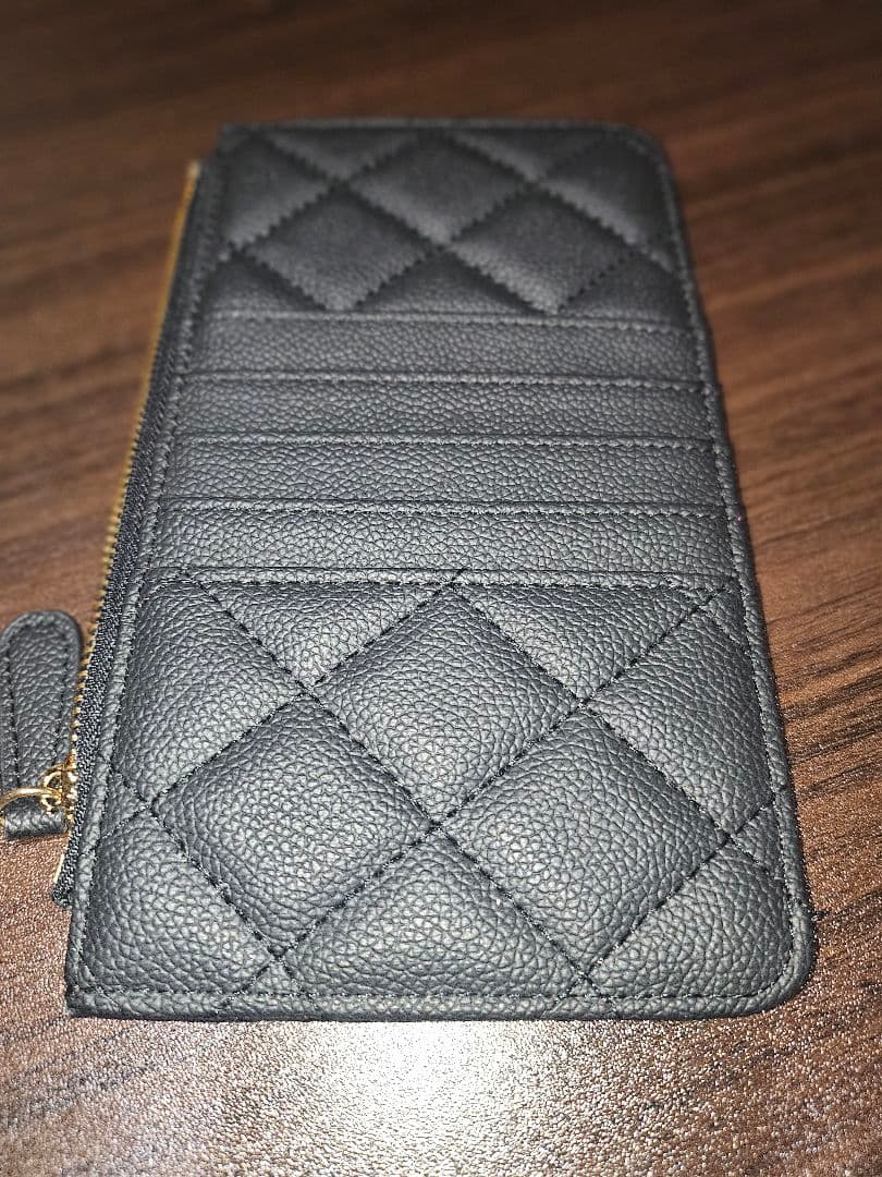 黒のキルティングレザー財布