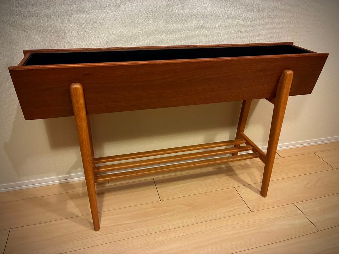 H.W.F PLANTER STAND”HIGH“