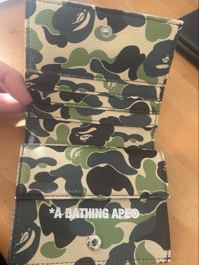 A・BATHING APEの財布(緑)