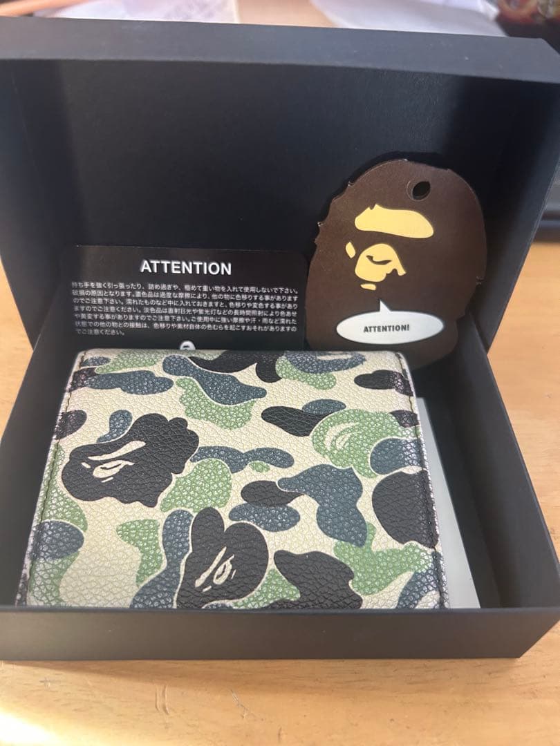 A・BATHING APEの財布(緑)