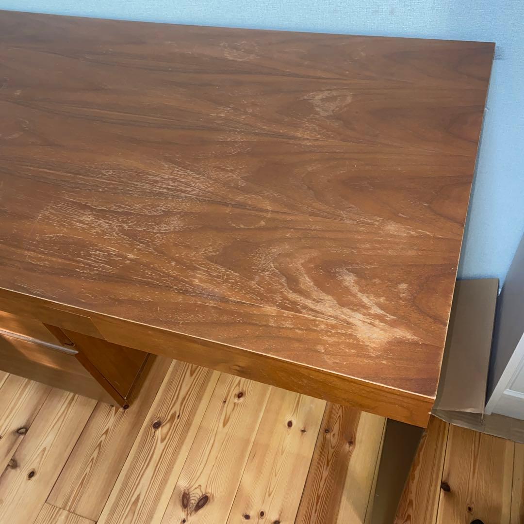 スタイリッシュな学習机　モダン　北欧風