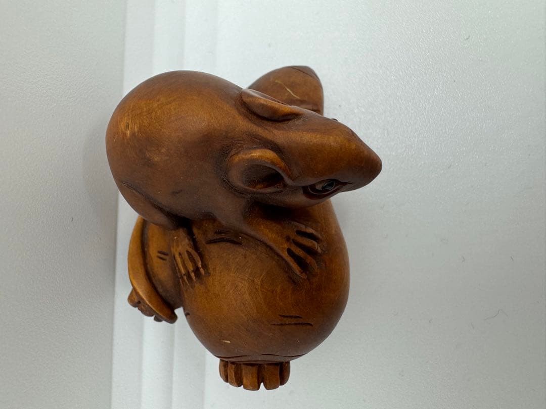 【美品】ネズミ 鼠 根付 木彫 置物 工芸品 美術品 骨董 光玉 在銘