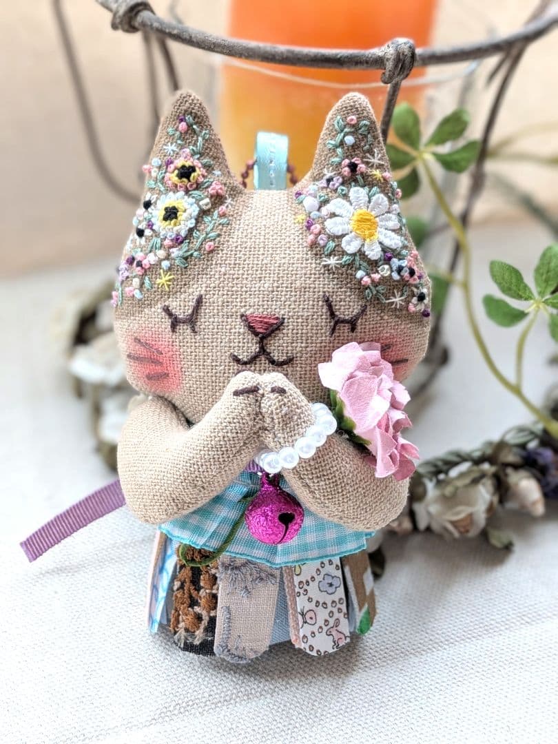 ハンドメイド・お祈り猫チャー厶ストラップ(119) ✤ミナペルホネン