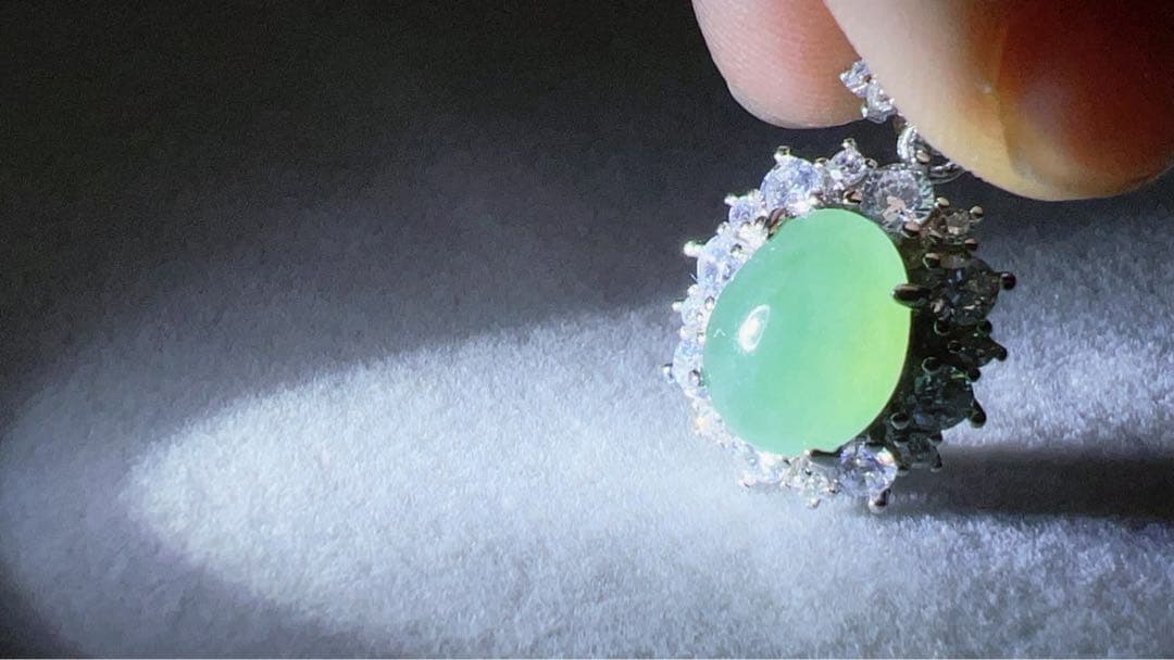 ミャンマー産 本翡翠 A貨 ペンダントs925シルバー台座 氷甘緑NGTC鑑定書