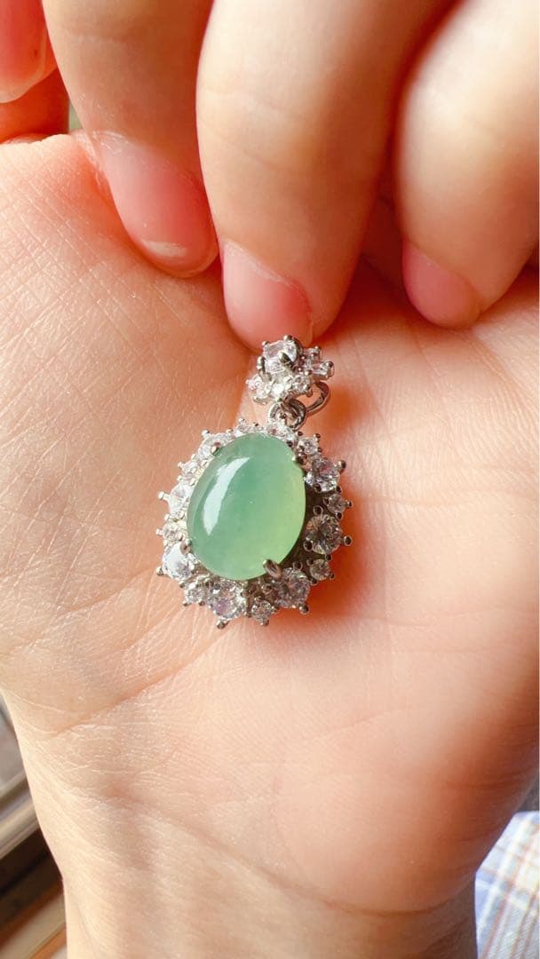 ミャンマー産 本翡翠 A貨 ペンダントs925シルバー台座 氷甘緑NGTC鑑定書