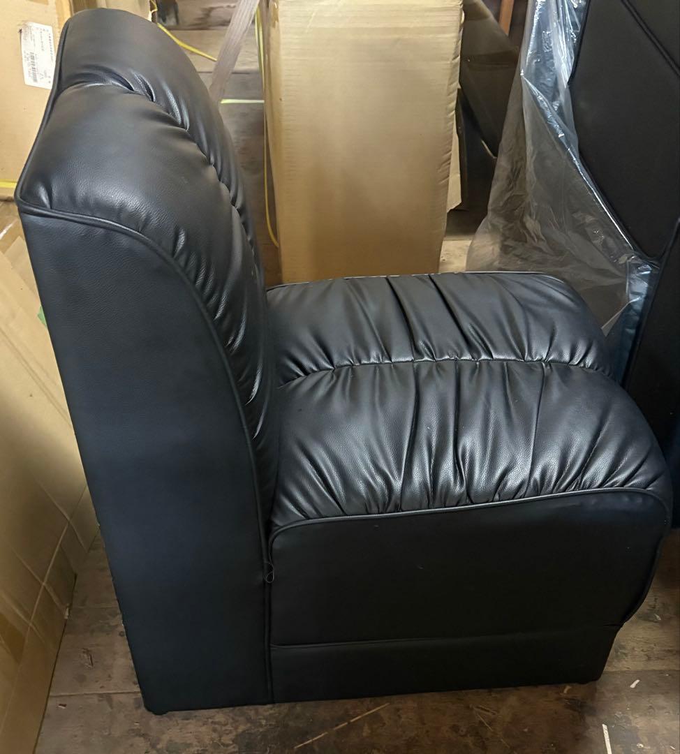 ブラック合成皮革ソファ
