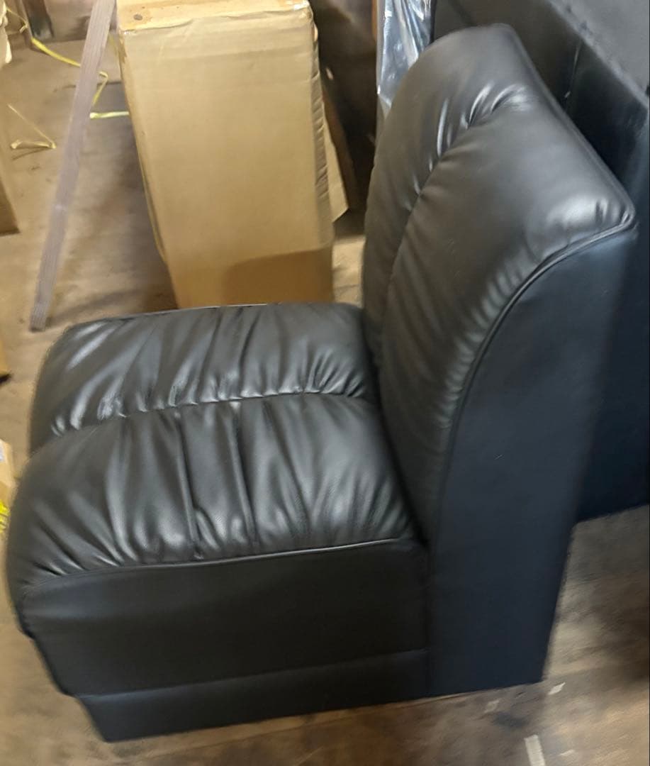 ブラック合成皮革ソファ