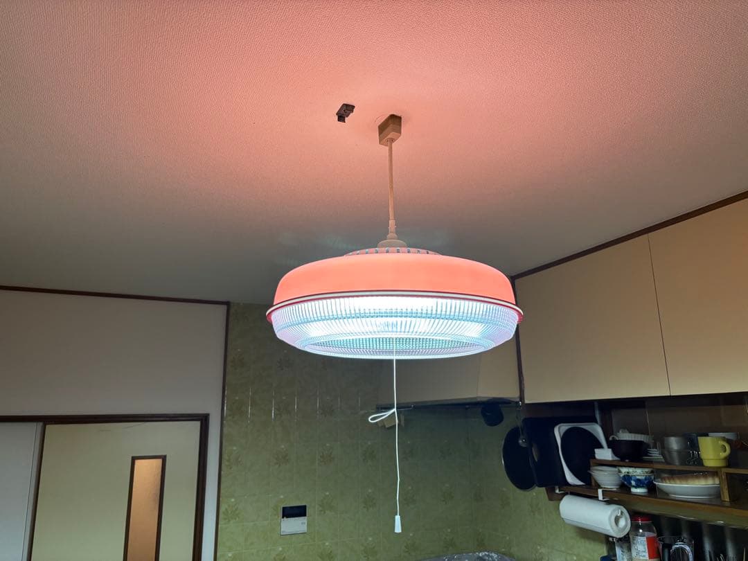 レトロポップ　70s 三菱　ペンダントライト　ピンク　蛍光灯　スペースエイジ