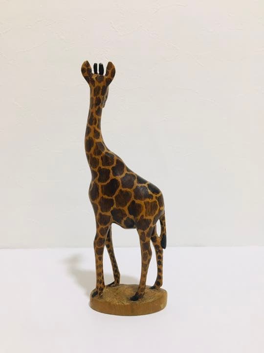 ケニア製キリンの置物　木彫り