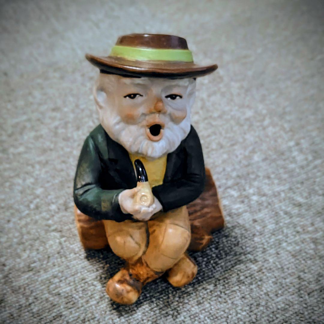 煙出し人形 パイプおじさん 香炉　アンティーク　陶器製 老人の置物 木の切り株