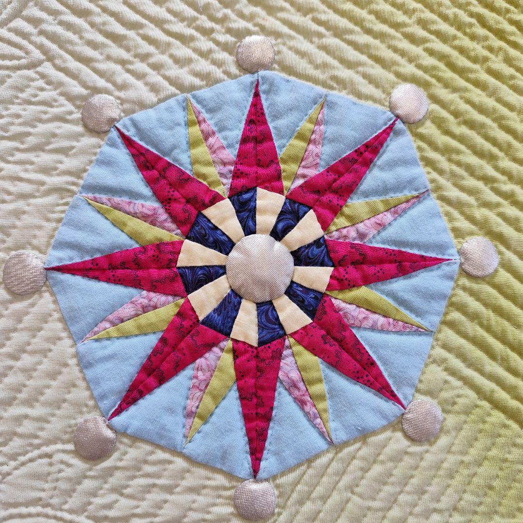 パッチワークタペストリー「春の予感」縦 166cm 横147cm の大作