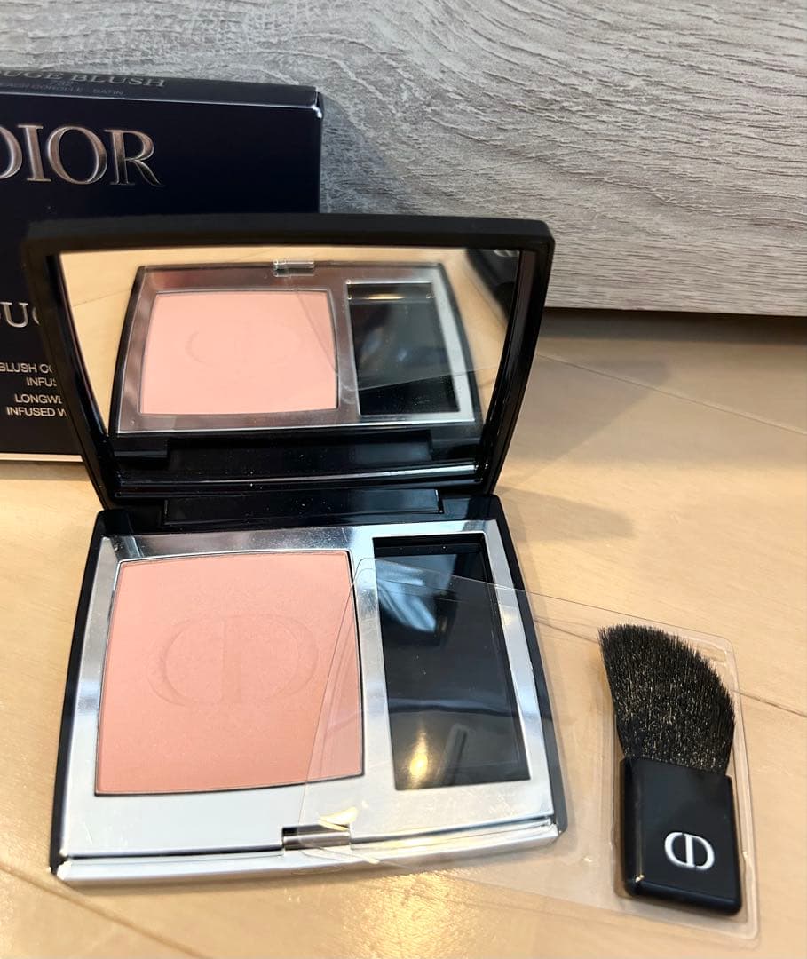Dior ディオールスキンルージュブラッシュ 732 ピーチコロールサテン