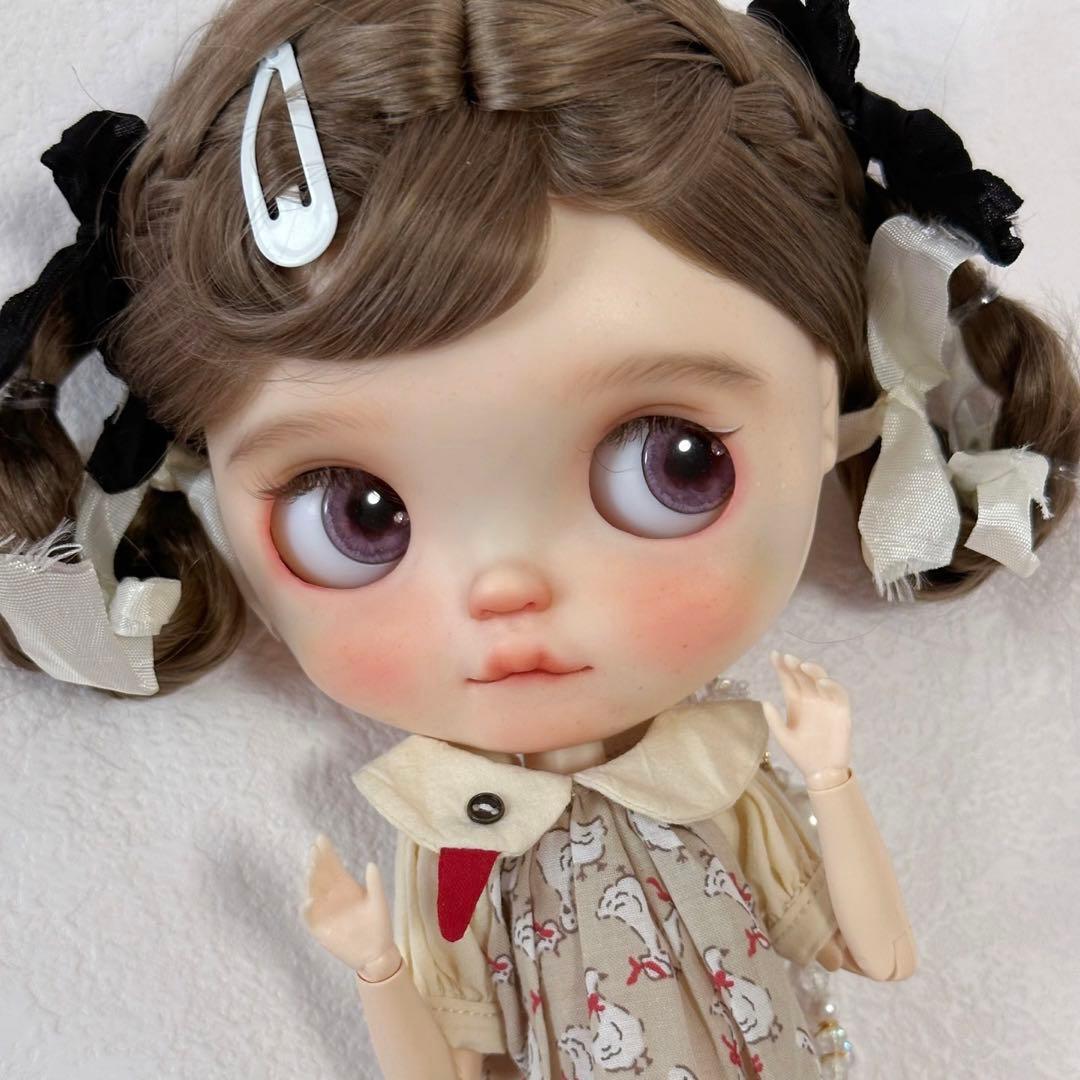 カスタムブライス 海外作家様 恥ずかしがり屋 幼い 優しい 透明感 下唇を噛む