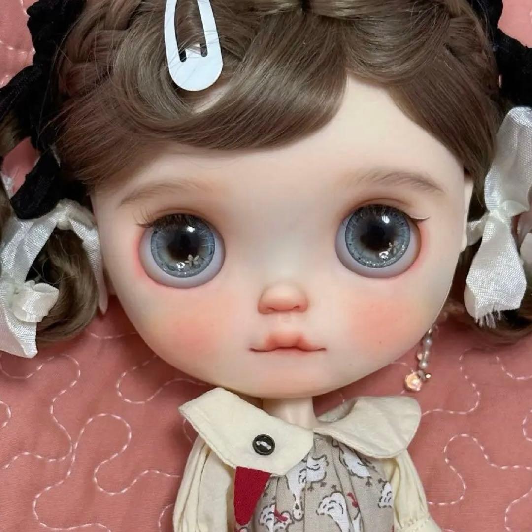 カスタムブライス 海外作家様 恥ずかしがり屋 幼い 優しい 透明感 下唇を噛む