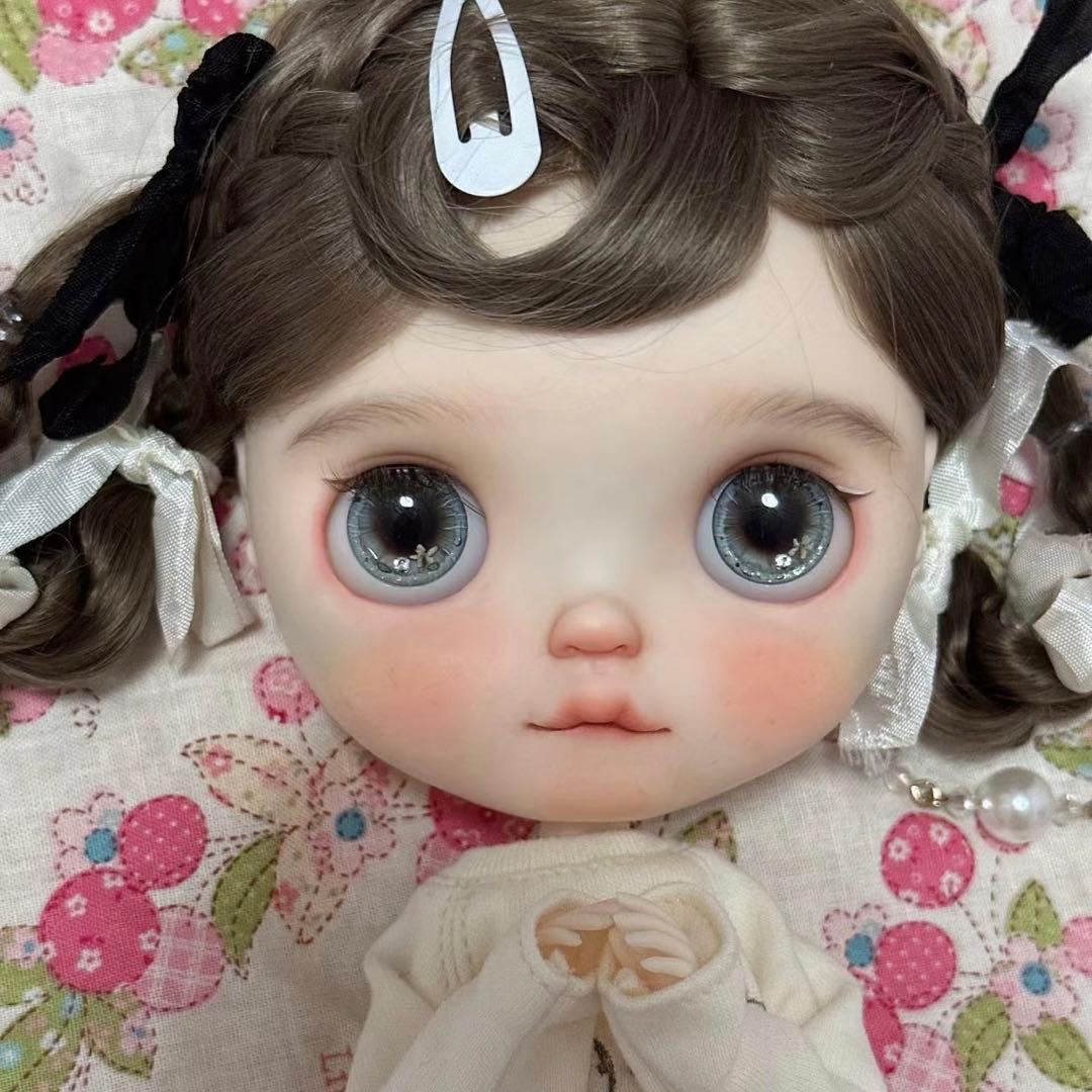 カスタムブライス 海外作家様 恥ずかしがり屋 幼い 優しい 透明感 下唇を噛む