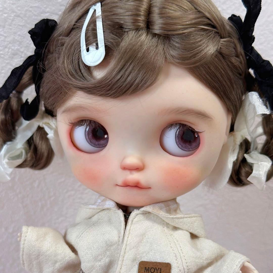 カスタムブライス 海外作家様 恥ずかしがり屋 幼い 優しい 透明感 下唇を噛む