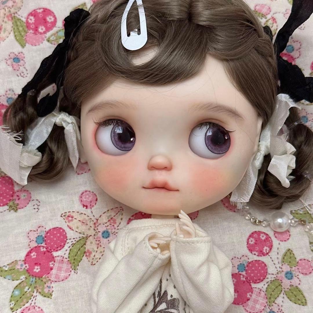 カスタムブライス 海外作家様 恥ずかしがり屋 幼い 優しい 透明感 下唇を噛む