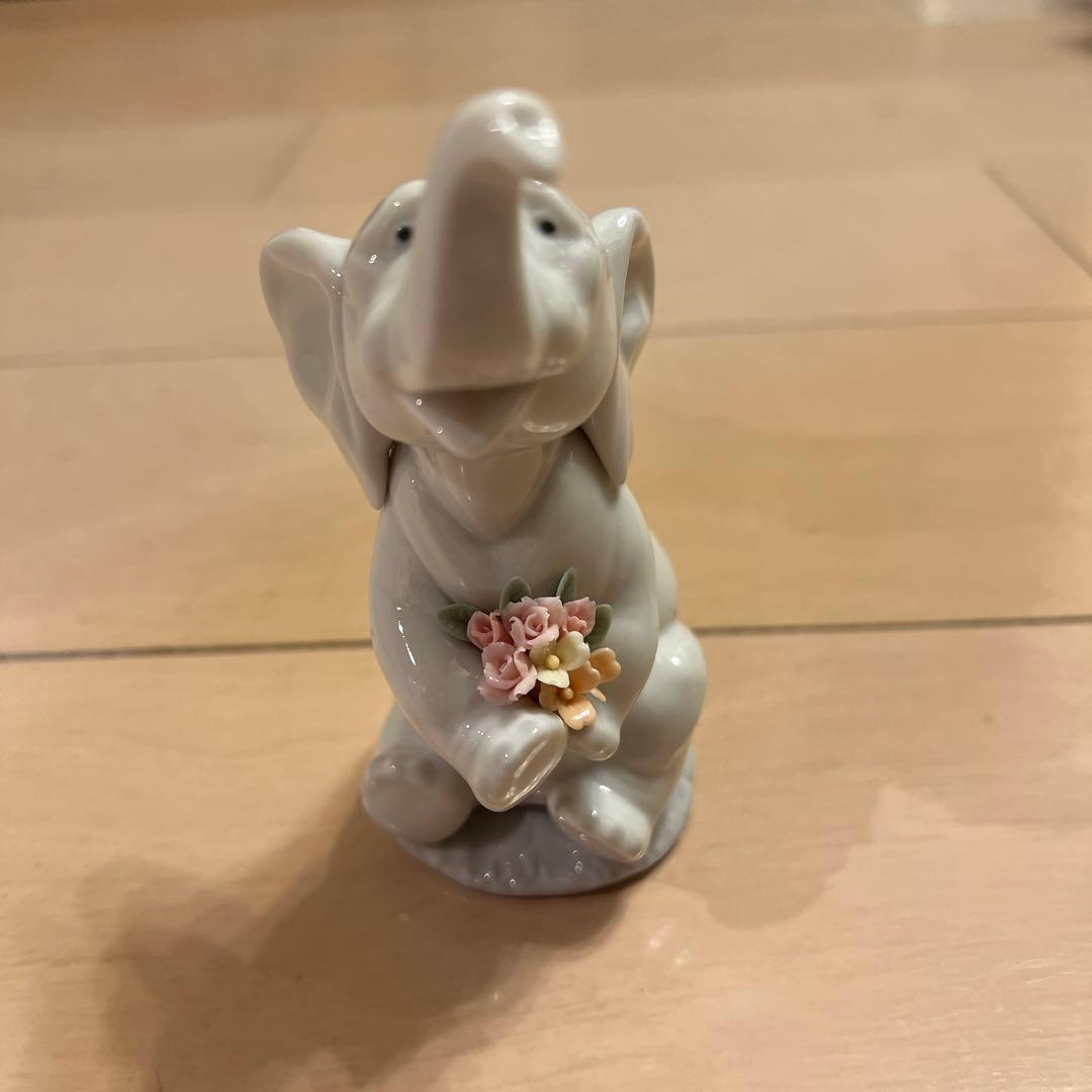 リヤドロ（LLADRO）の磁器フィギュリン